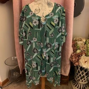 Avenue Blouse flyaway, twofer style with silver ring detail. 22/24. Never worn